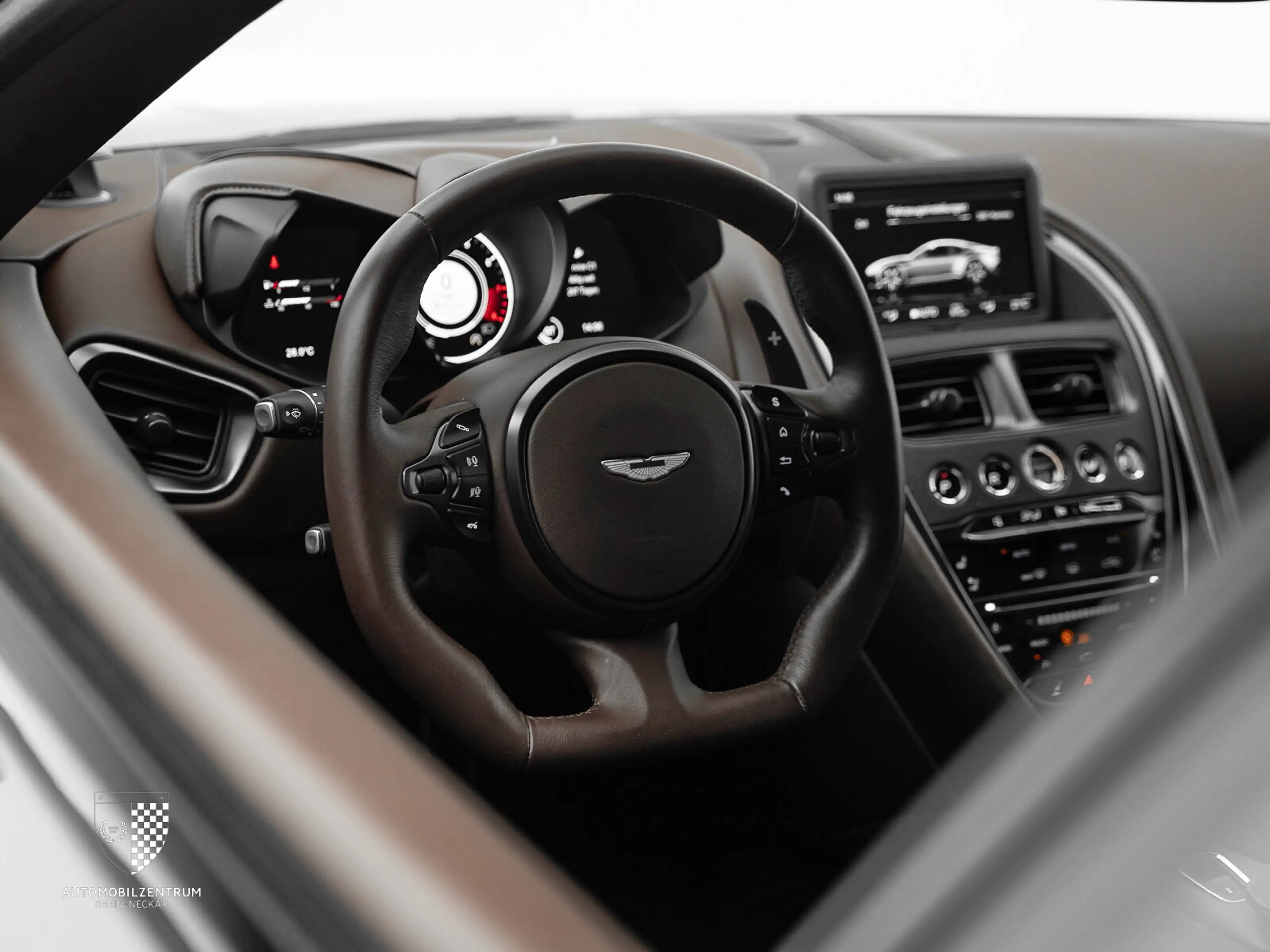 Aston Martin DBS DBS Superleggera Carbon/Bang&Olufsen/Dynamic — photo 12