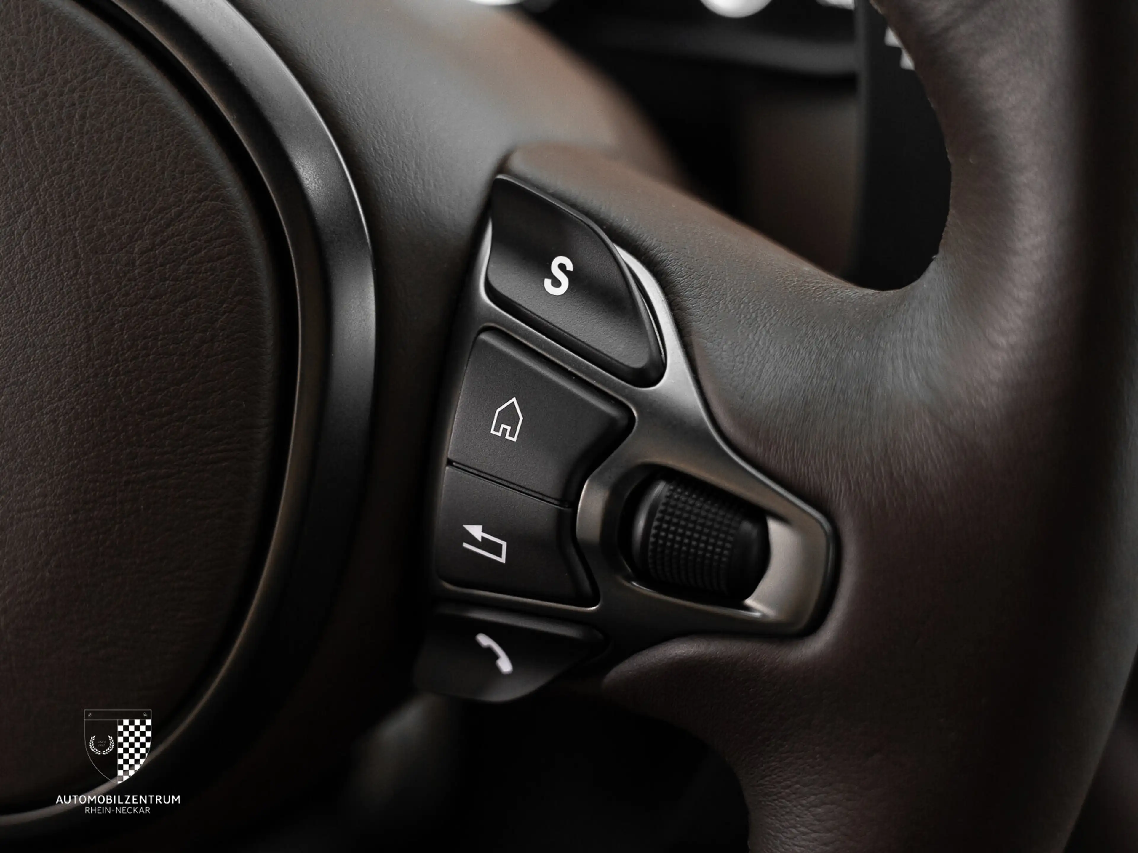 Aston Martin DBS DBS Superleggera Carbon/Bang&Olufsen/Dynamic — photo 14