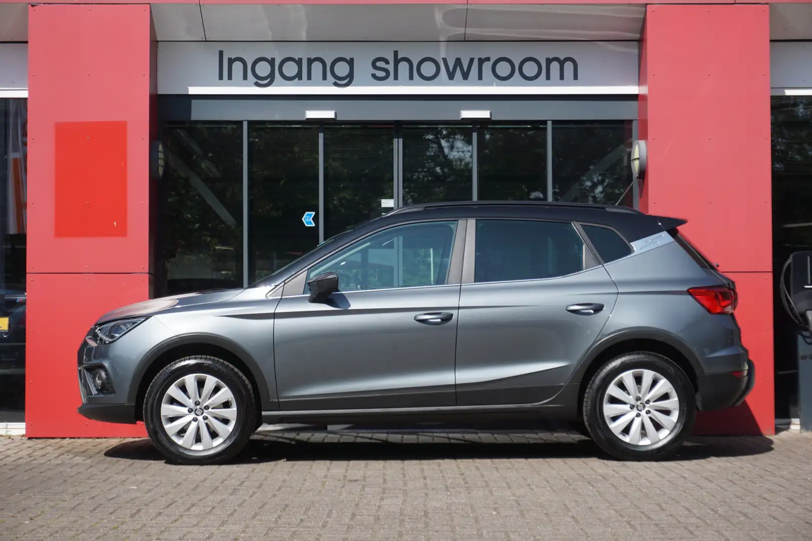 SEAT Arona 1.0 TSI Style | PDC | Cruise Control | Climate Con Grijs - 2