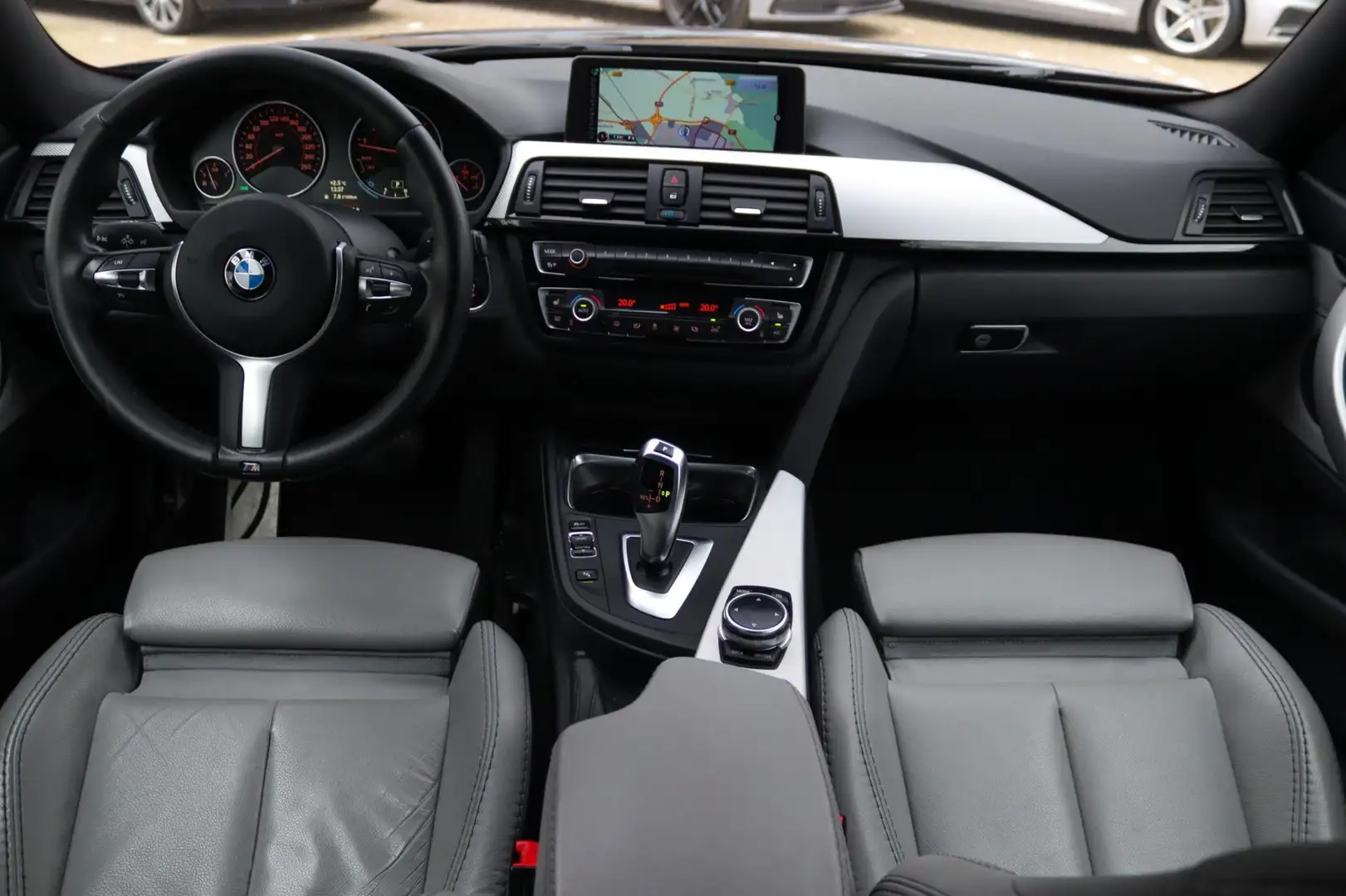 BMW 420 4-serie Coupé 420i M-Pakket NAP FACELIFT LEDER XEN Schwarz - 2