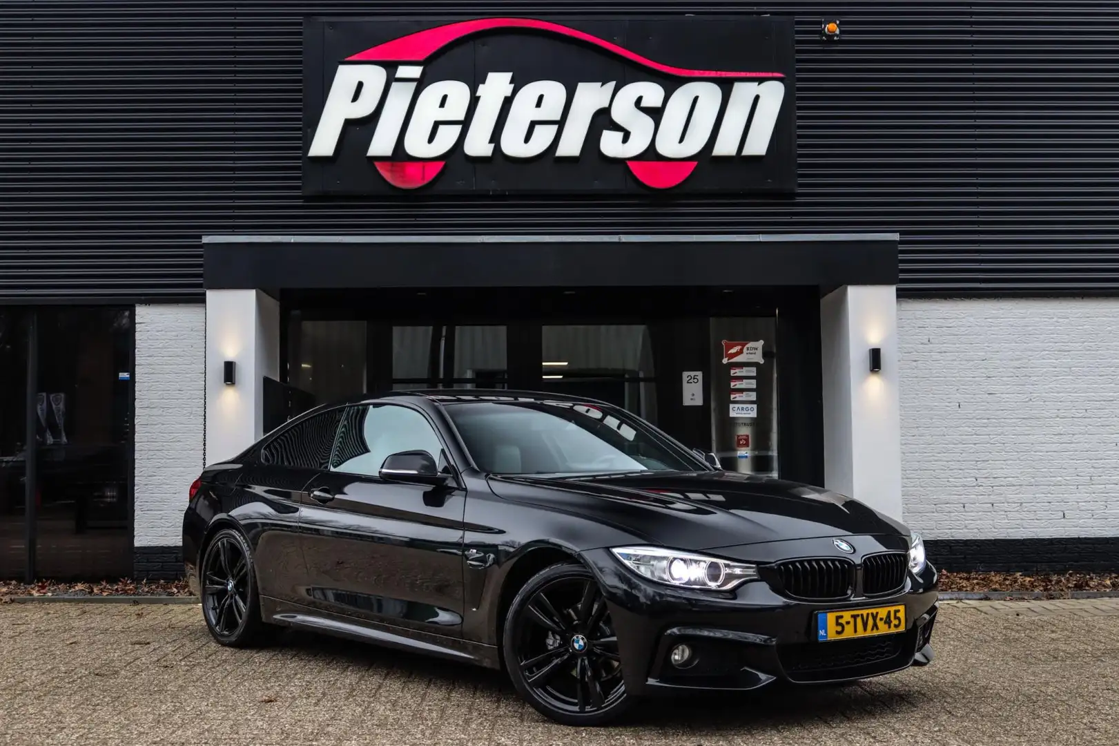 BMW 420 4-serie Coupé 420i M-Pakket NAP FACELIFT LEDER XEN Schwarz - 1