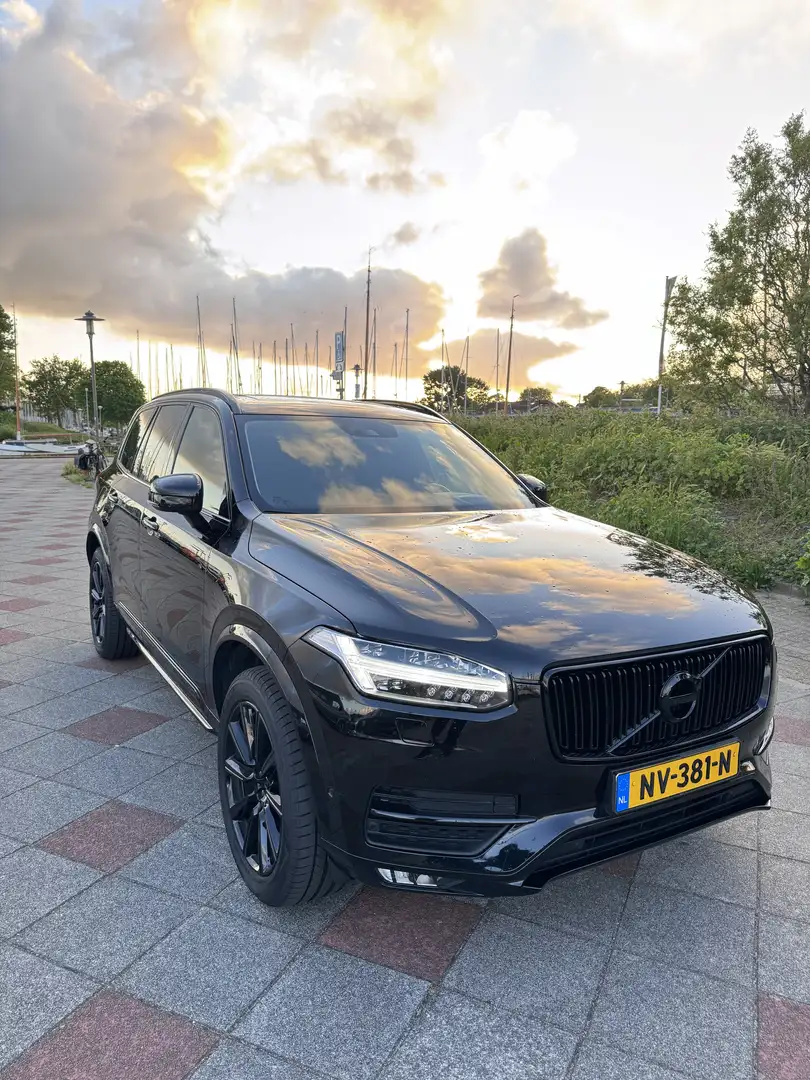 Volvo XC90 2.0 T5 AWD Inscript. Zwart - 1