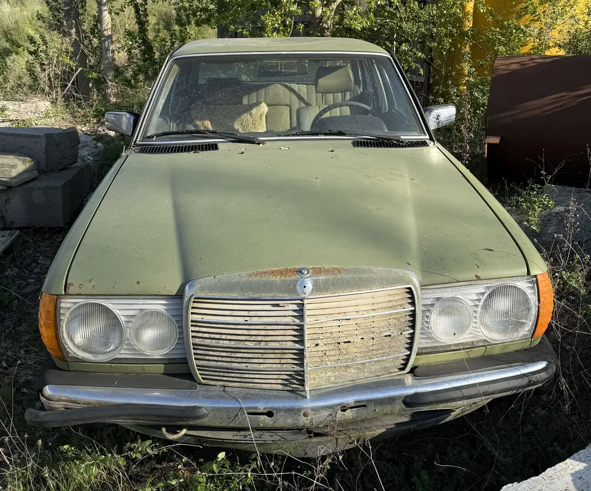 Mercedes-Benz 200 D, foto 1