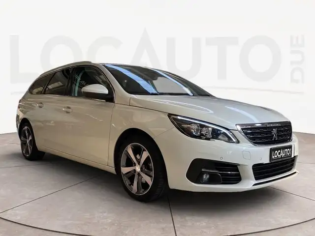 Peugeot 308 view 3