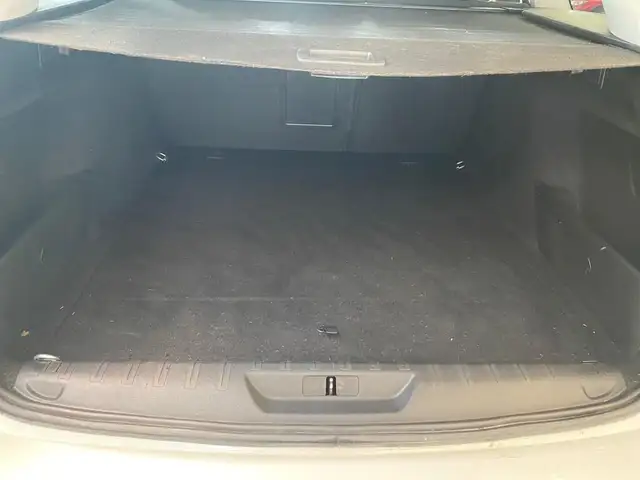 Peugeot 308 view 9