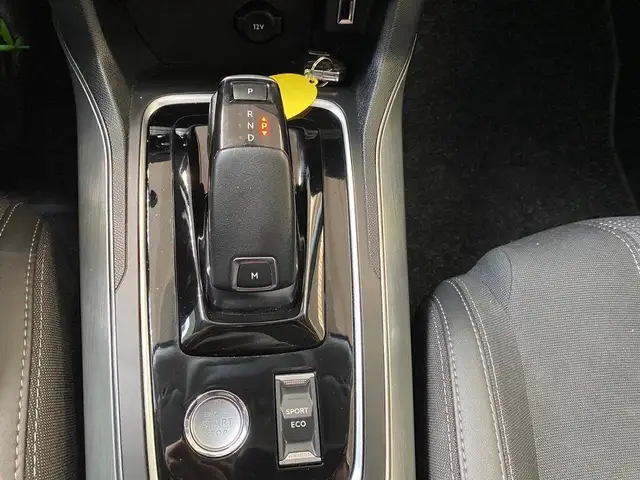 Peugeot 308 view 11