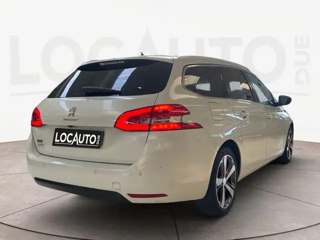 Peugeot 308 view 4