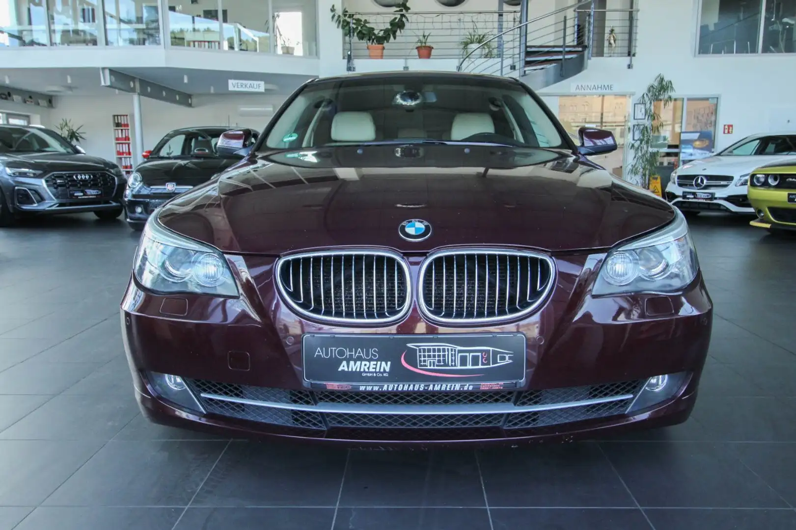BMW 525 i Automatik/Leder/Xenon/PDC/SHZ/StandH/AHK/ Rot - 2