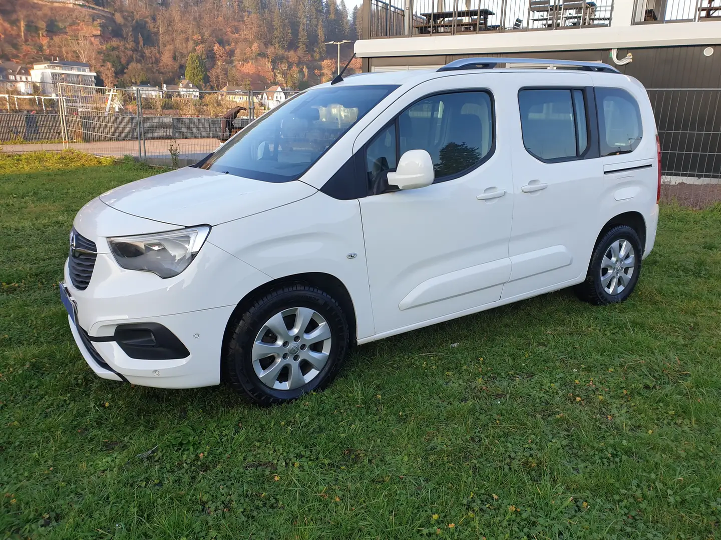 Opel Combo Life 1.5 D Automatik Start/Stop Innovation Beyaz - 2
