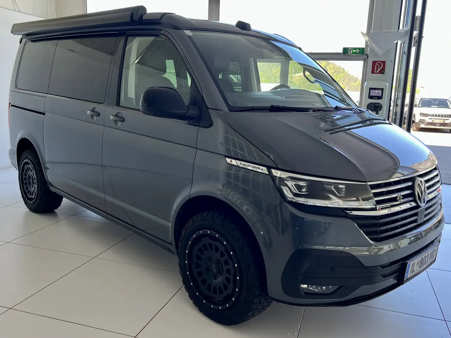 Volkswagen T6.1 California Beach Edition Grau - 2