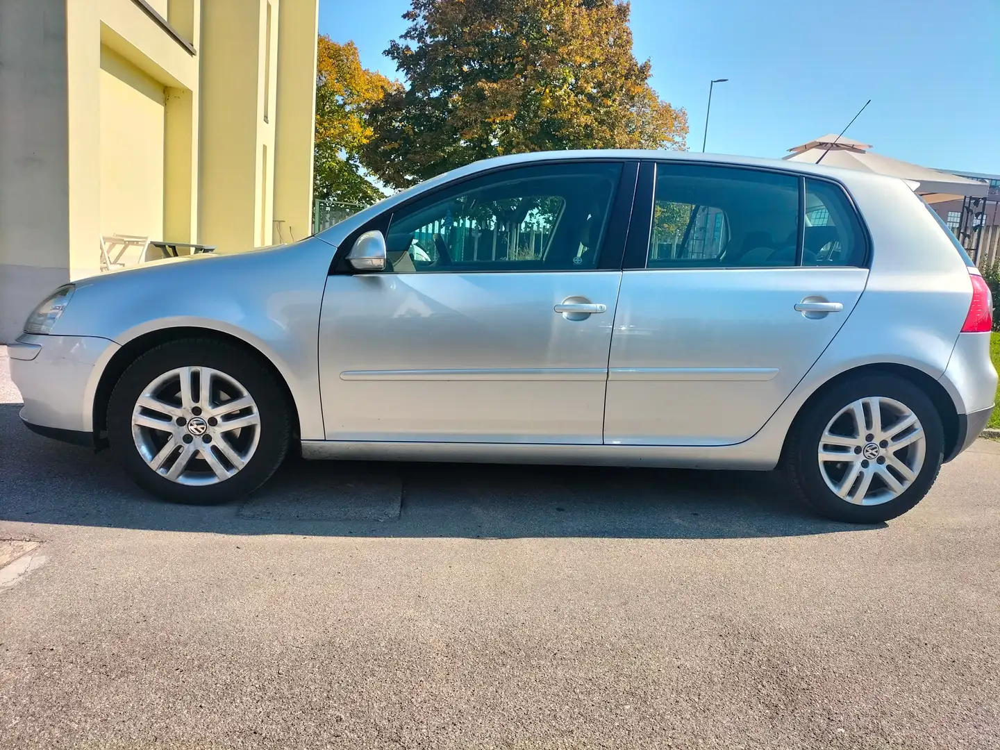 Volkswagen Golf Golf V 2003 5p 1.9 tdi Comfortline 5m Argento - 1