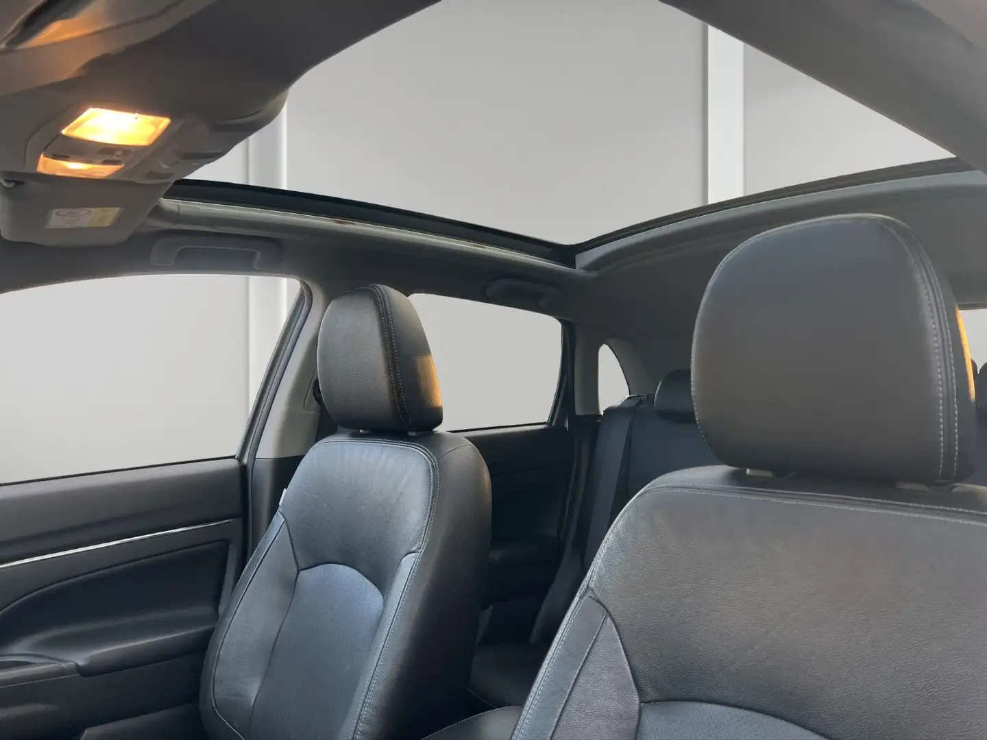 Mitsubishi ASX Top 4WD Leder Xenon Pano. CarPlay RFK AHK SH Silber - 2