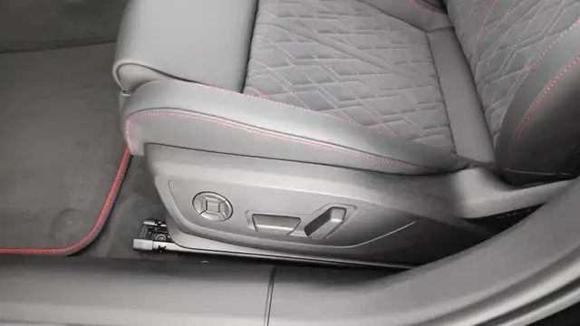 Audi A6 view 11
