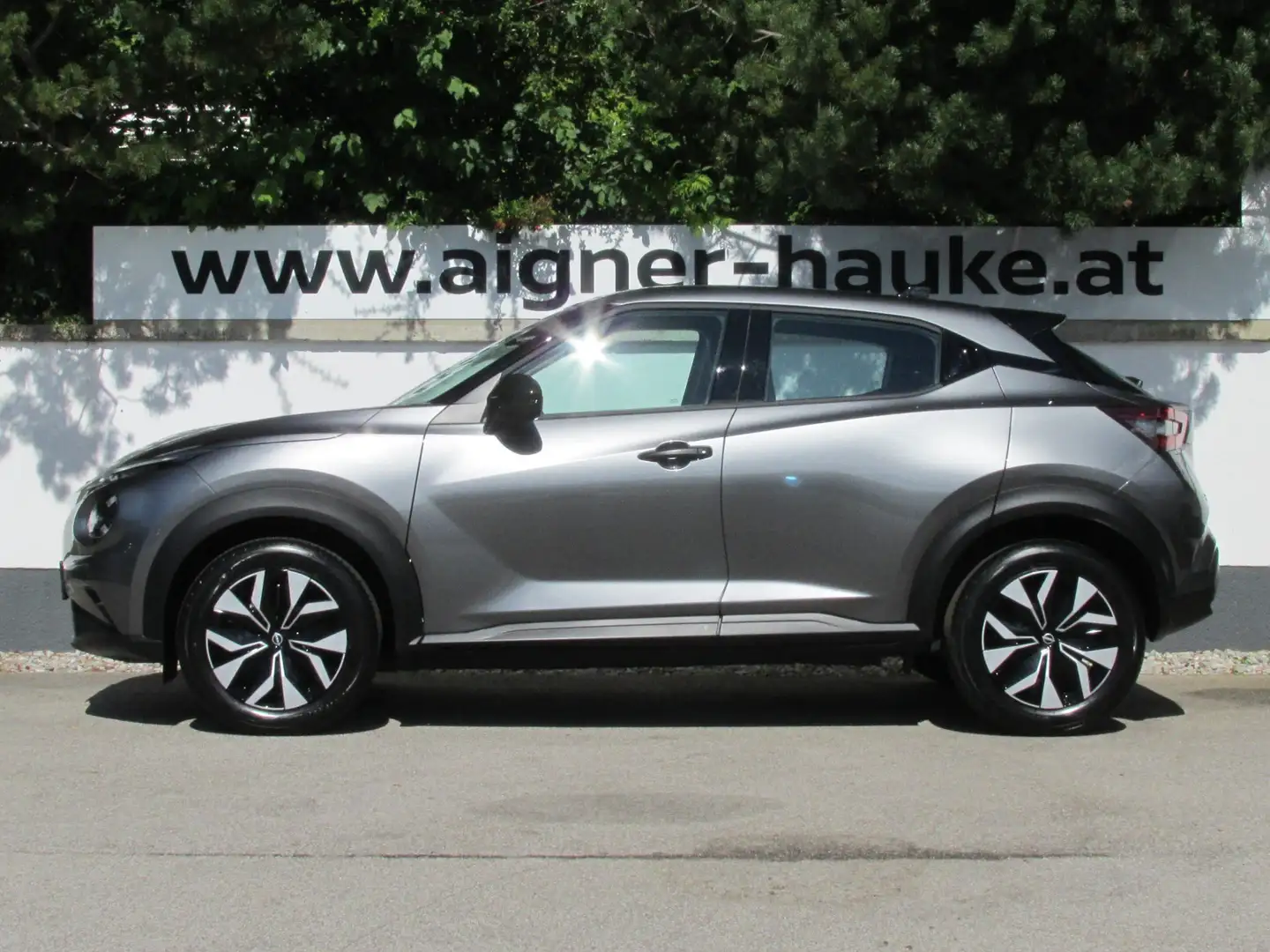Nissan Juke 1,0 DIG-T Acenta+ DCT Aut. Gratis Winterräder!! Grau - 2