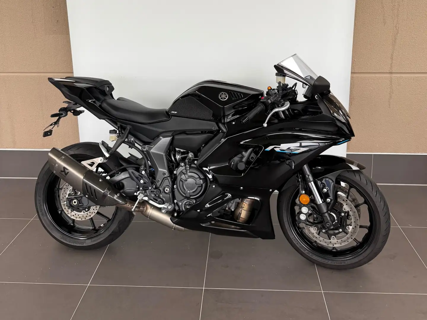 Yamaha YZF-R7 Akrapovic Schwarz - 1