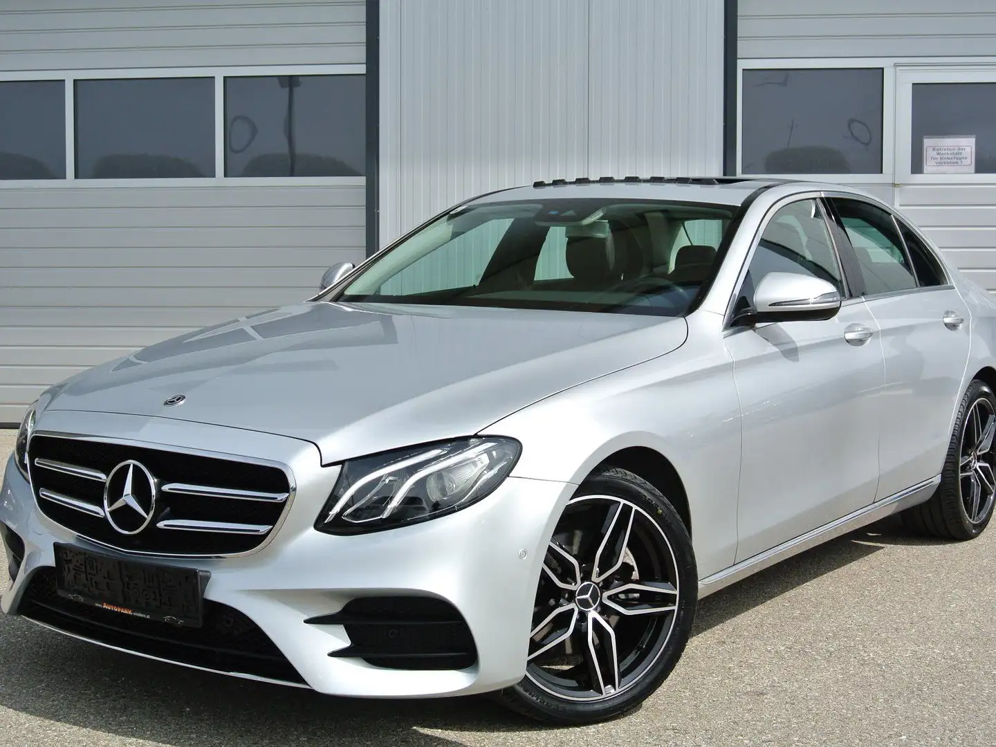 Mercedes-Benz E 200 Aut *AMG-Design* Widescreen *SD* LEDER *AHK*LED Silber - 1