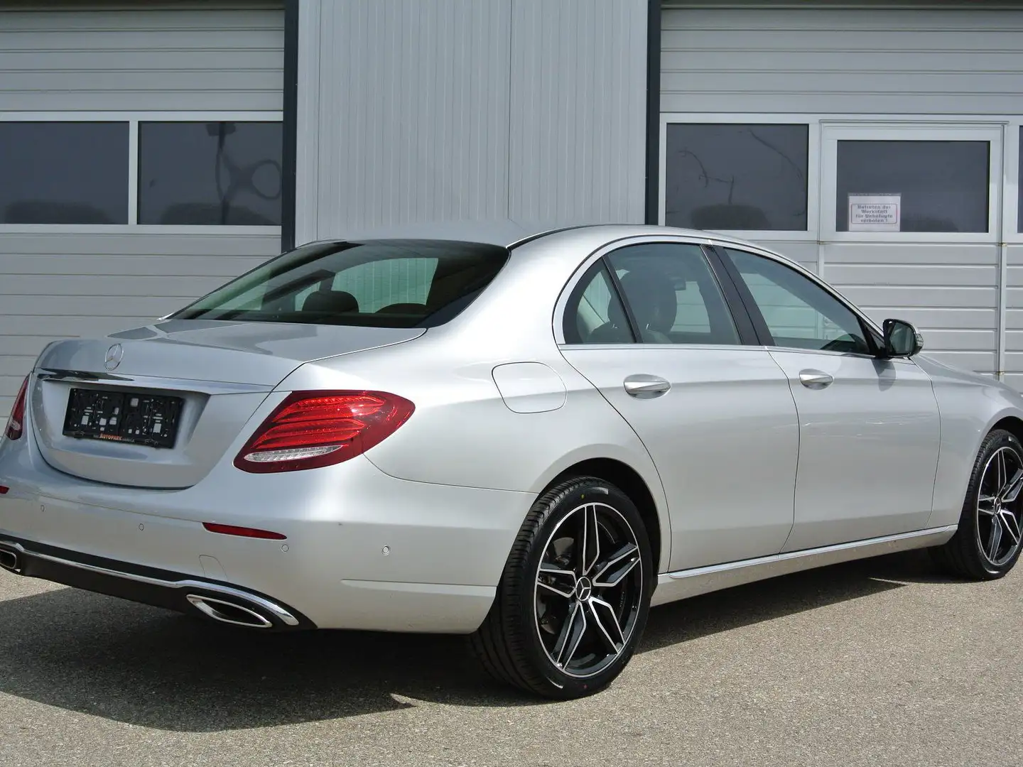 Mercedes-Benz E 200 Aut *AMG-Design* Widescreen *SD* LEDER *AHK*LED Silber - 2