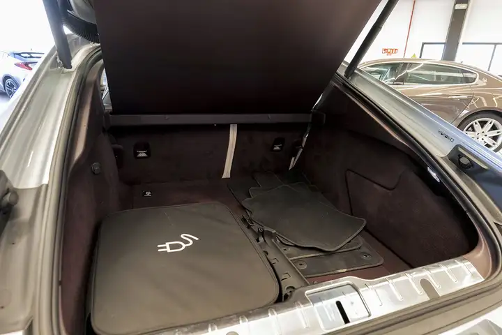 Porsche Panamera 4 E-Hybrid 2018, foto 11
