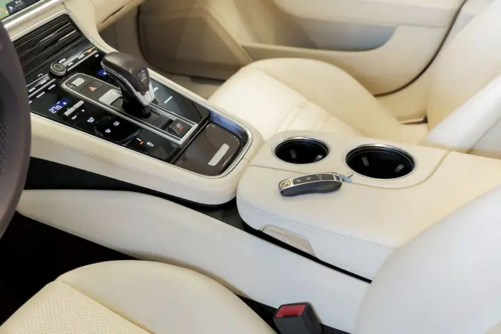Porsche Panamera 4 E-Hybrid 2018, foto 31