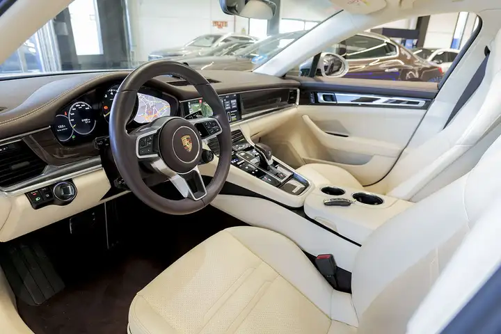 Porsche Panamera 4 E-Hybrid 2018, foto 4