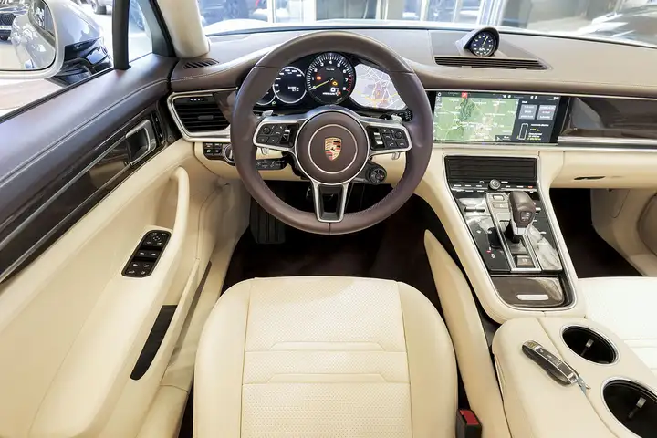 Porsche Panamera 4 E-Hybrid 2018, foto 34