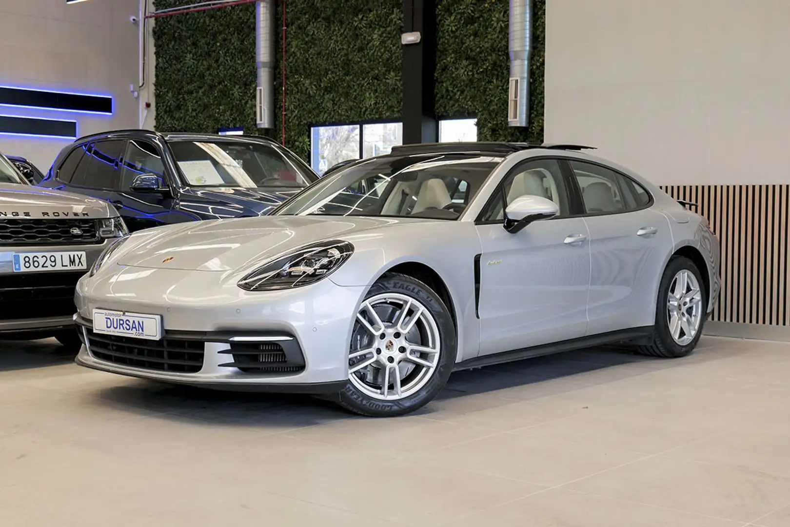 Porsche Panamera 4 e-Hybrid - 1