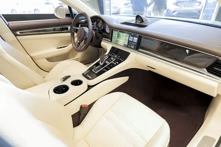 Porsche Panamera 4 E-Hybrid 2018, foto 33
