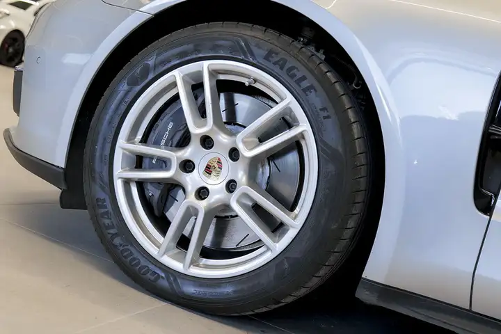 Porsche Panamera 4 E-Hybrid 2018, foto 12