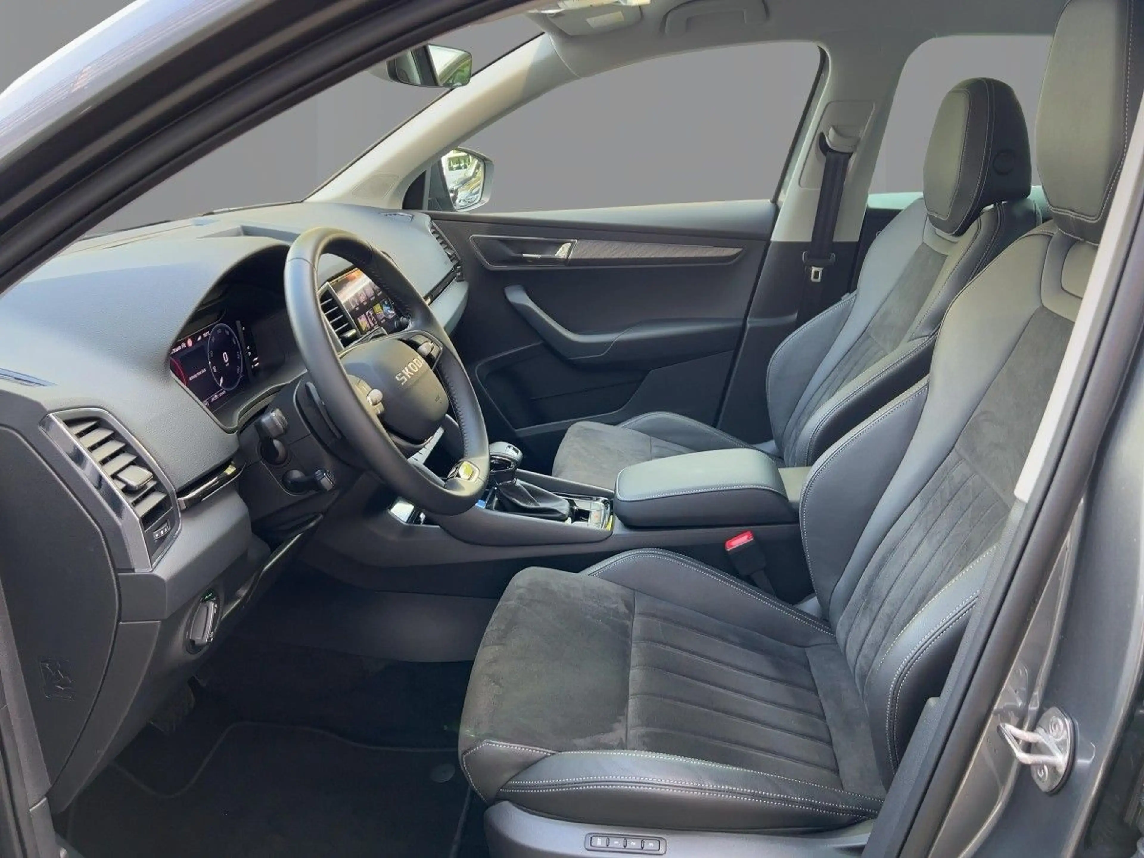 Skoda Karoq Selection  2.0 TDI DSG AHK Navi LED-Licht — photo 6