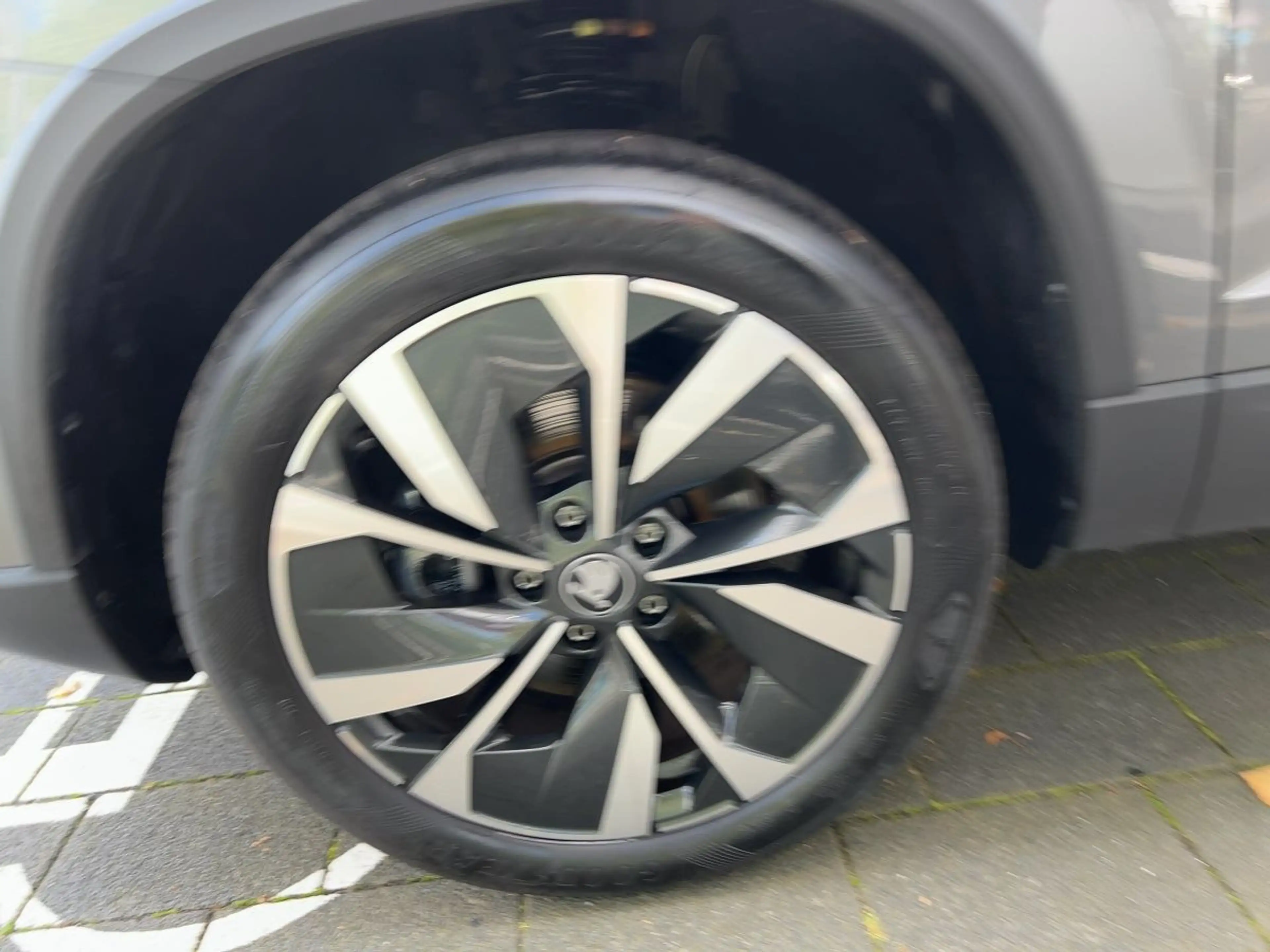 Skoda Karoq Selection  2.0 TDI DSG AHK Navi LED-Licht — photo 11