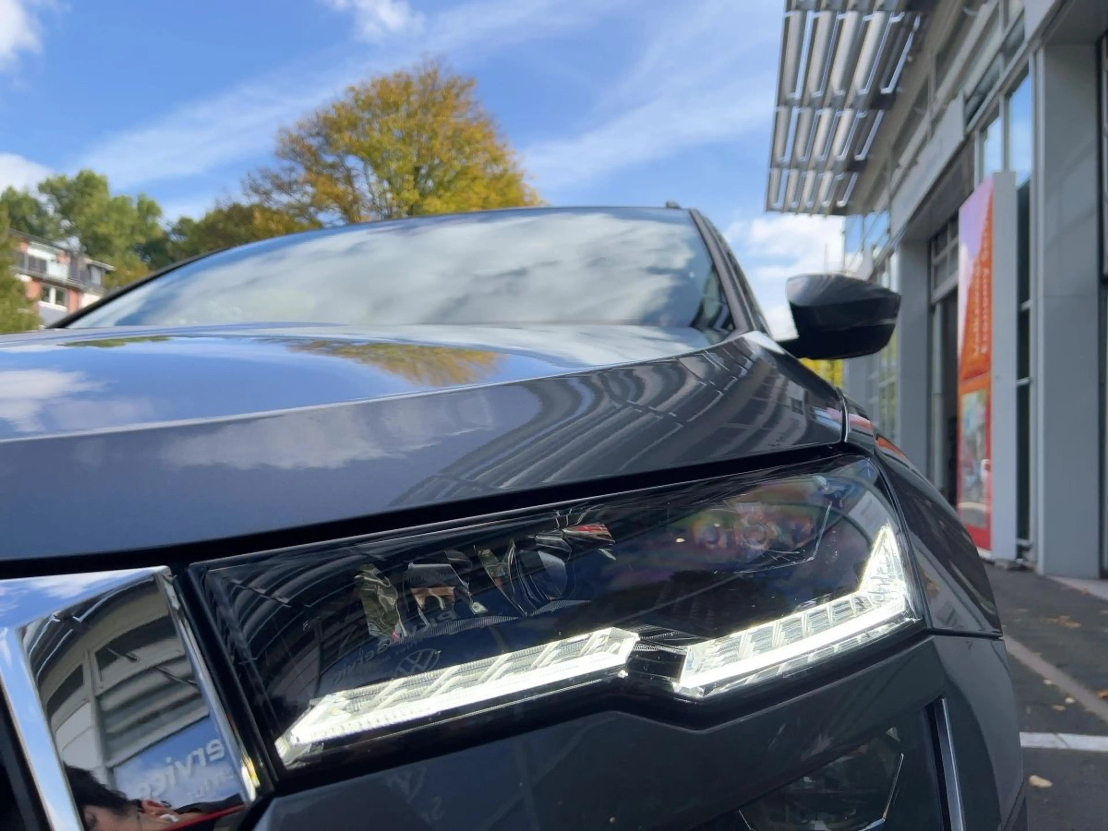 Skoda Karoq Selection  2.0 TDI DSG AHK Navi LED-Licht — photo 12