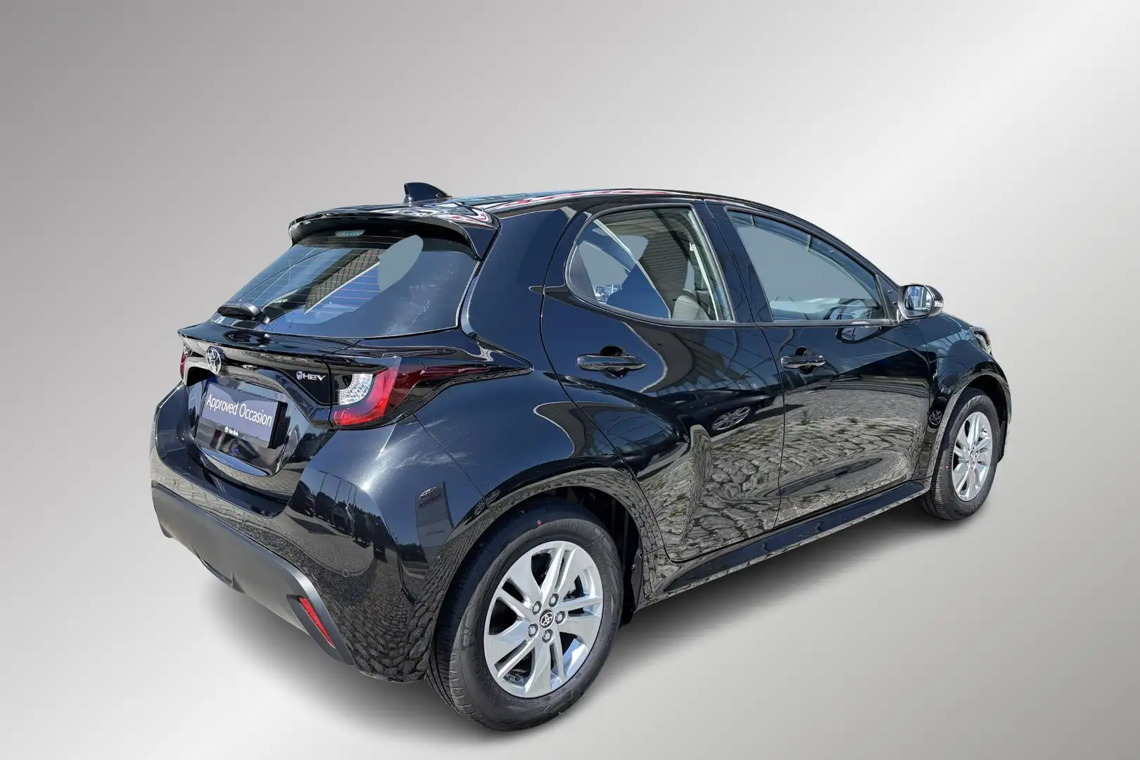 Toyota Yaris 1.5 Hybrid 115 Active Limited, Parkeersensoren, St Zwart - 2