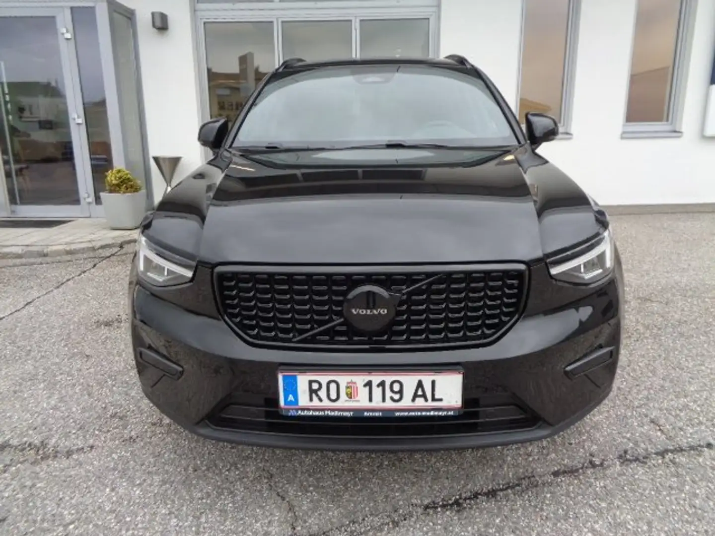 Volvo XC40 Plus Black Edition Schwarz - 1