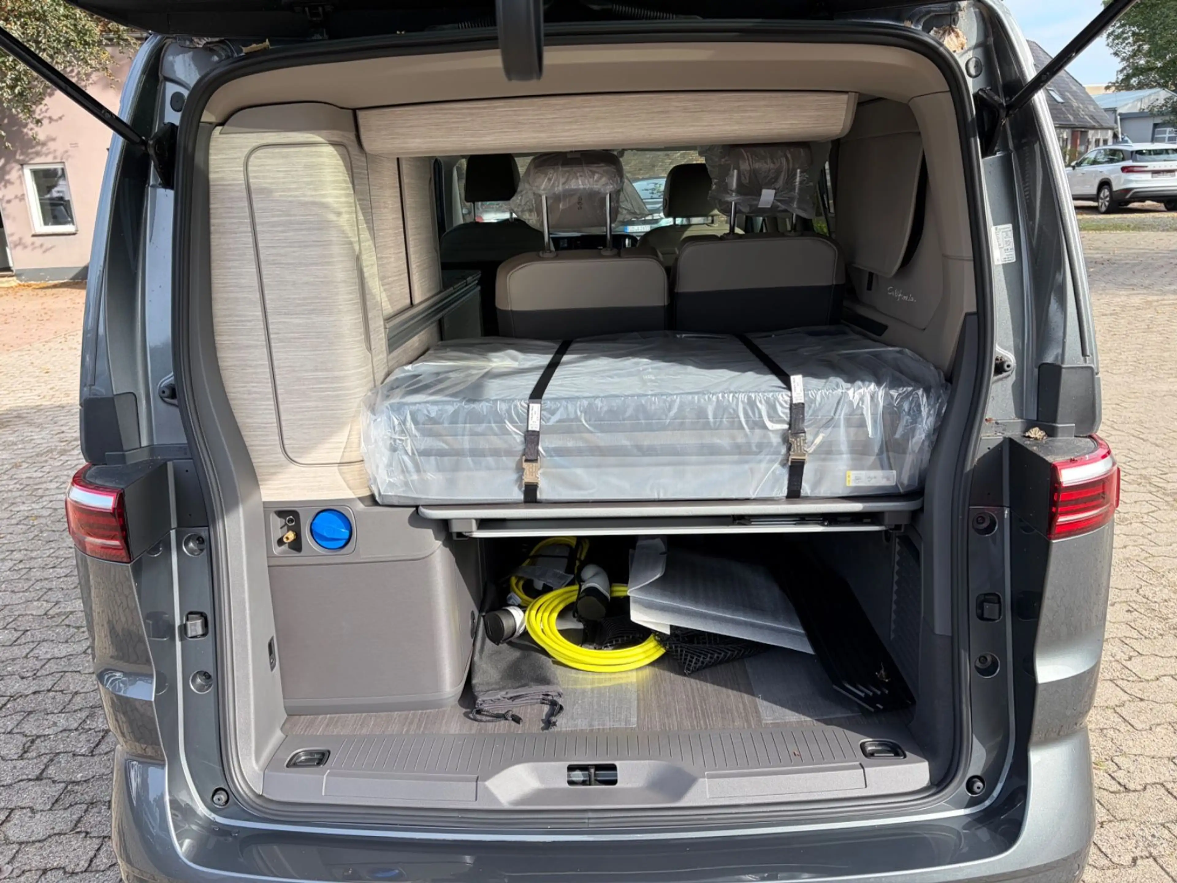 Volkswagen T7 California 1,5 TSI eHybrid 4 M.  IQ AHK Ocean — photo 9