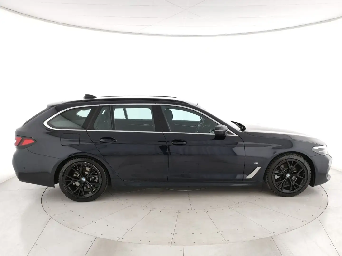 BMW 520 Serie 5 520d Touring mhev 48V xdrive Msport auto Nero - 2