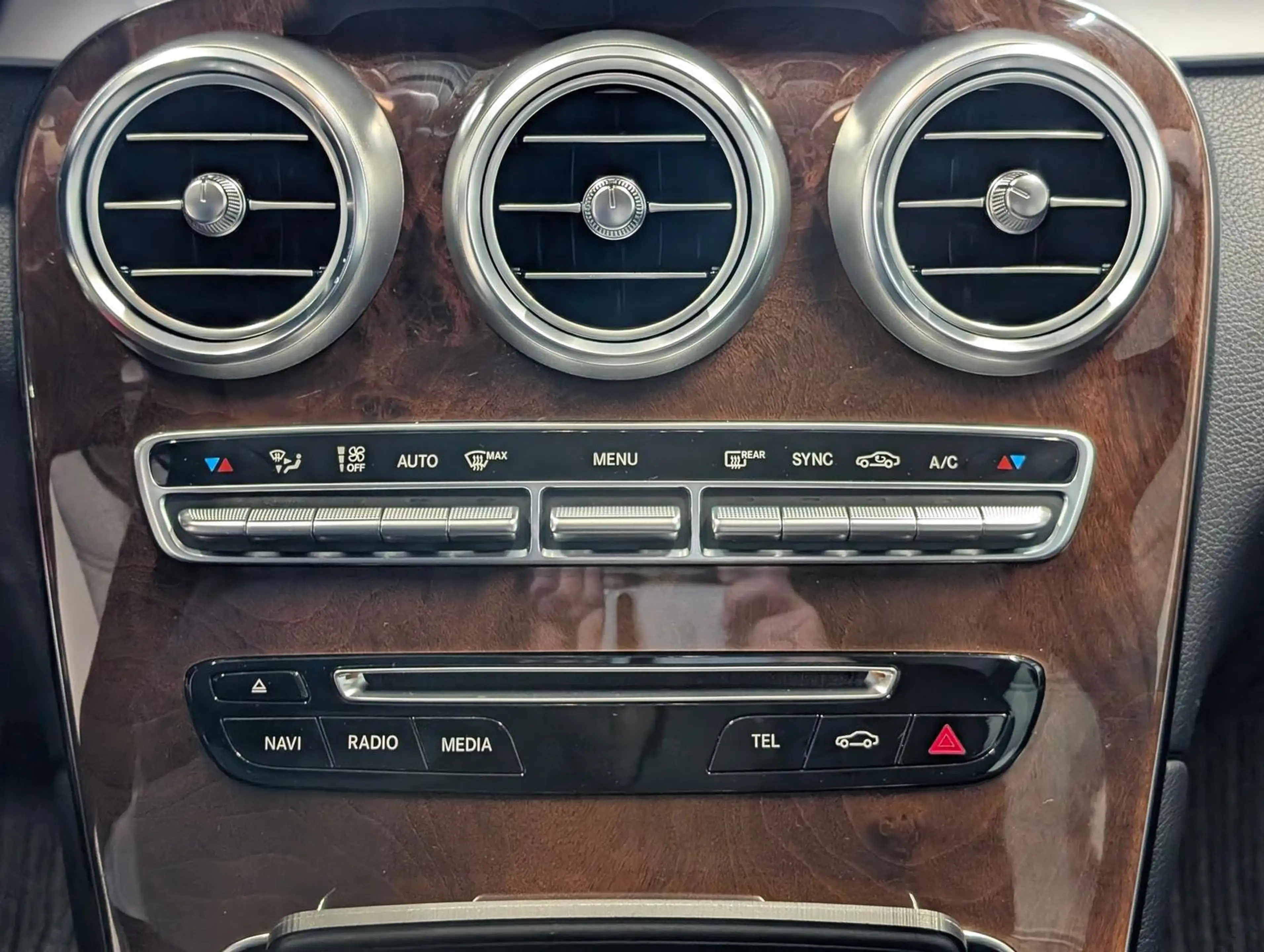 Mercedes-Benz GLC 350 d 4Matic LED/Navi/SHZ/PDC/Tempomat — photo 15