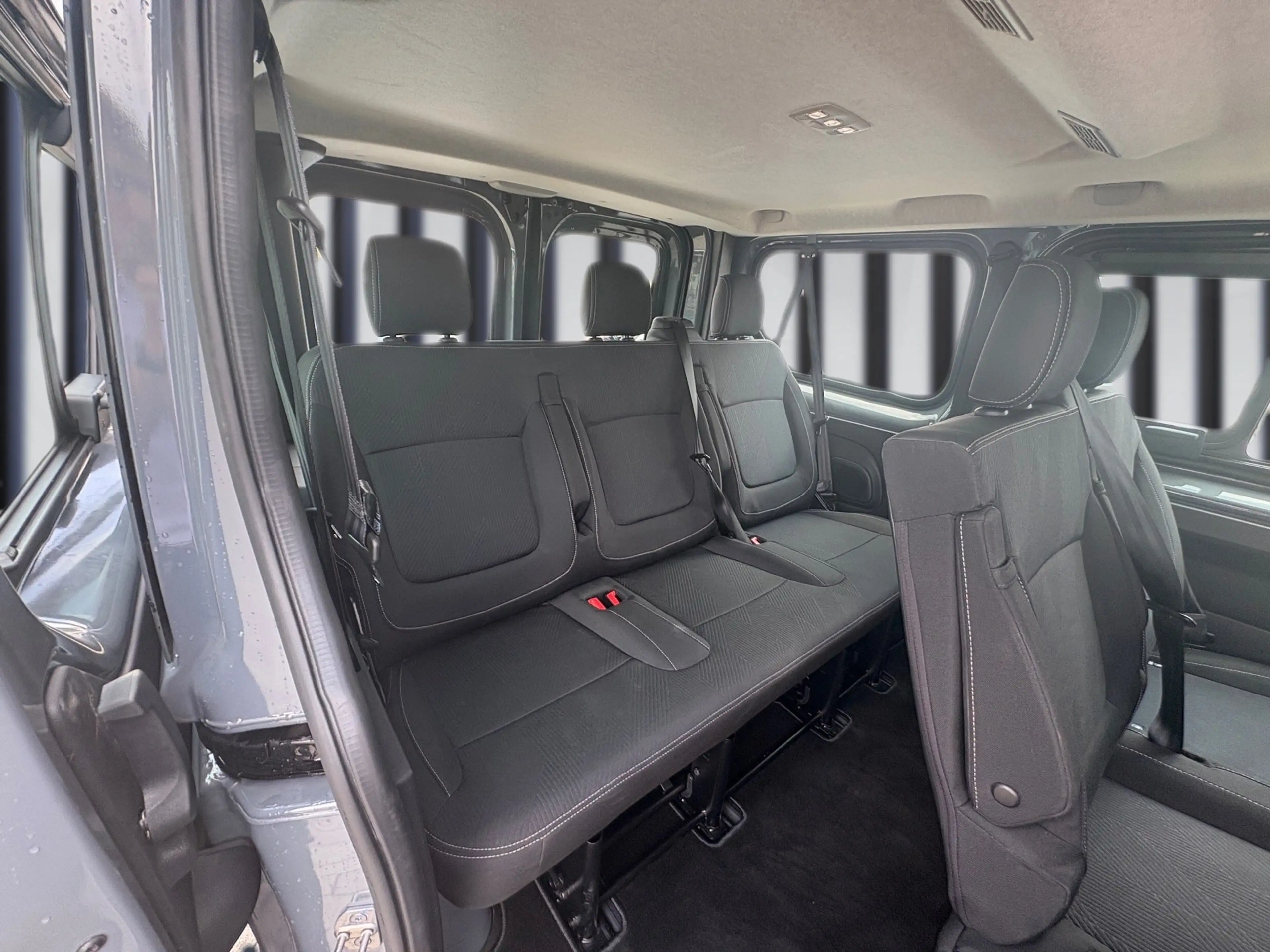 Nissan Primastar Kombi dCI 110 L1H1 2.8t N-Connecta LED — photo 8