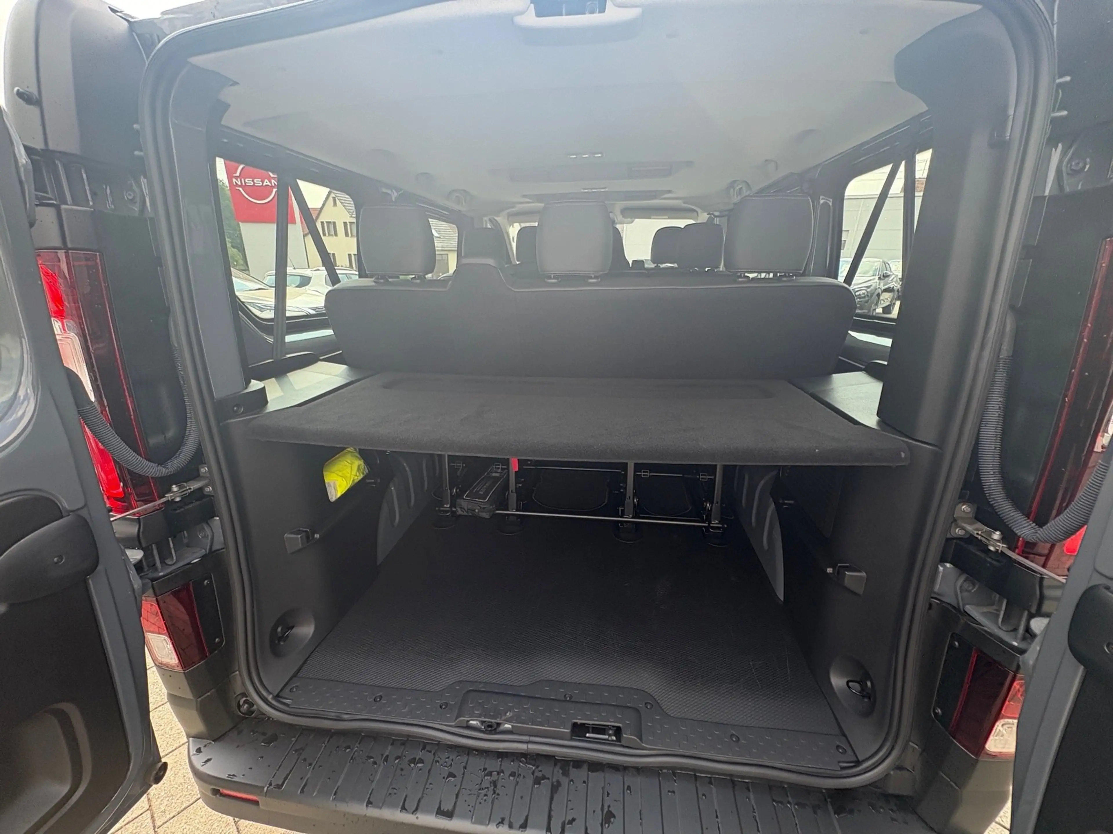 Nissan Primastar Kombi dCI 110 L1H1 2.8t N-Connecta LED — photo 10