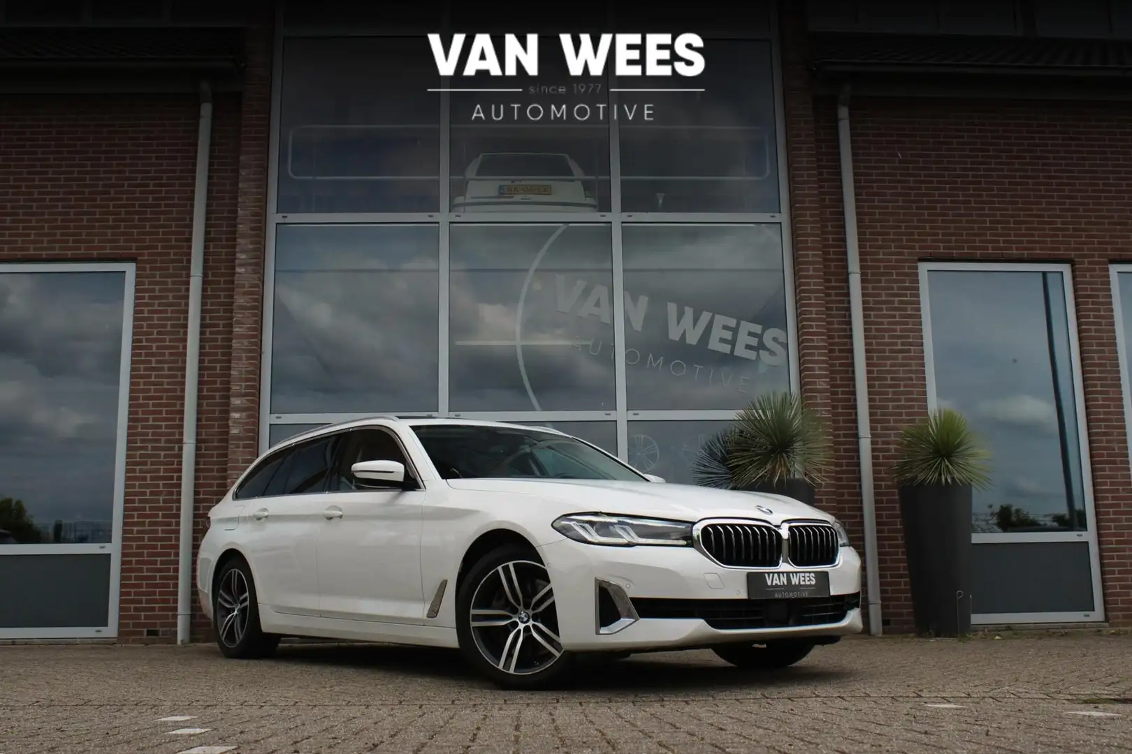 BMW 540 5-serie Touring 540i G31 Facelift xDrive High Exec Wit - 1