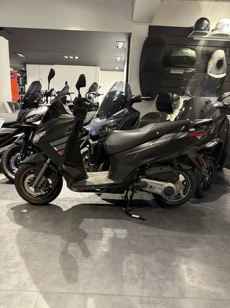Aprilia SXR 50 Negro - 2