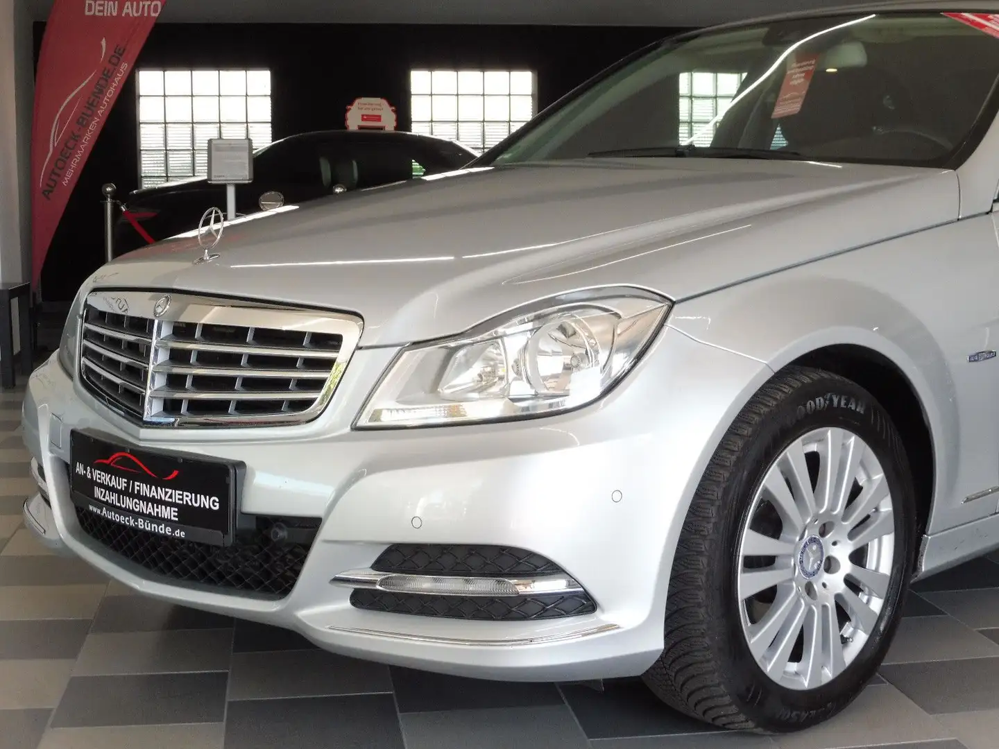 Mercedes-Benz C 180 CGI BlueEfficiency Navigation/PDC/Sitz-Hz Silber - 1