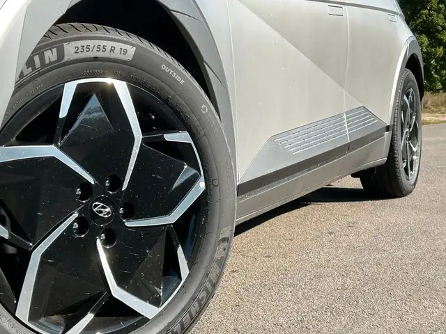 Hyundai Ioniq 5 view 3