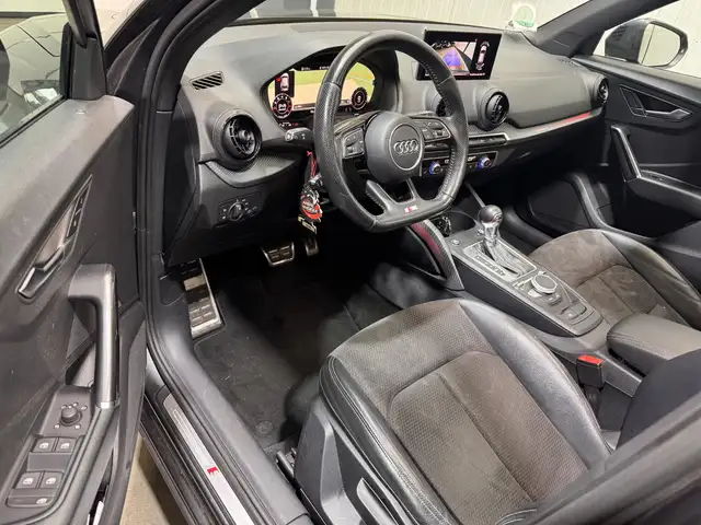 Audi Q2 view 10