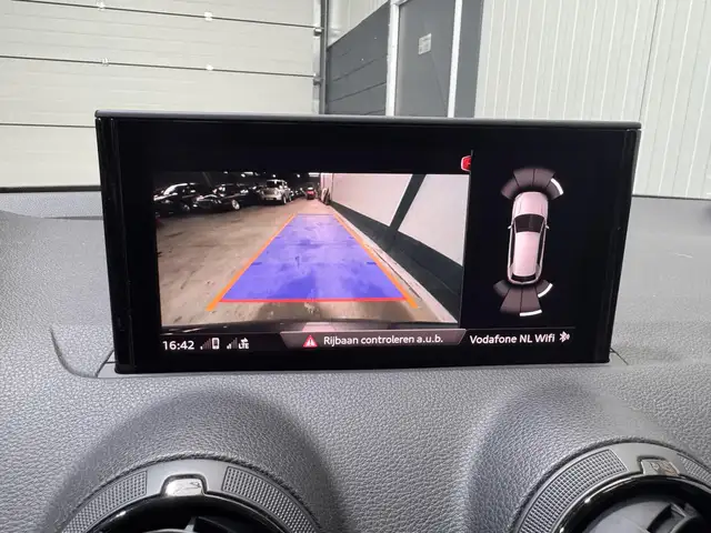 Audi Q2 view 13
