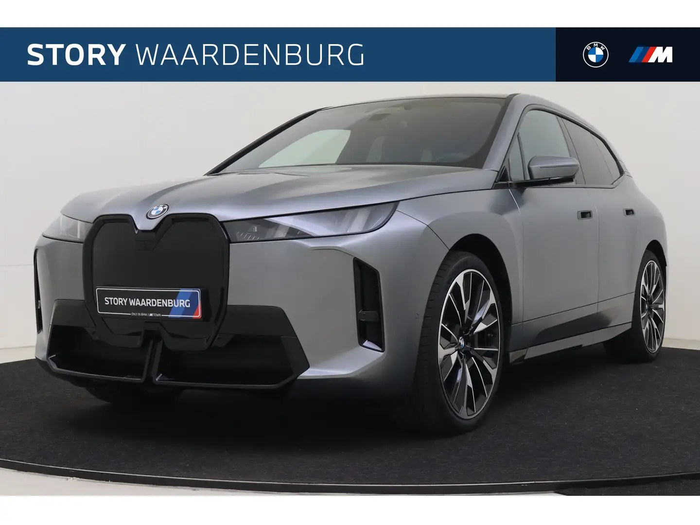 BMW iX xDrive60 M Sport / Panoramadak Sky Lounge / Trekha Gris - 1