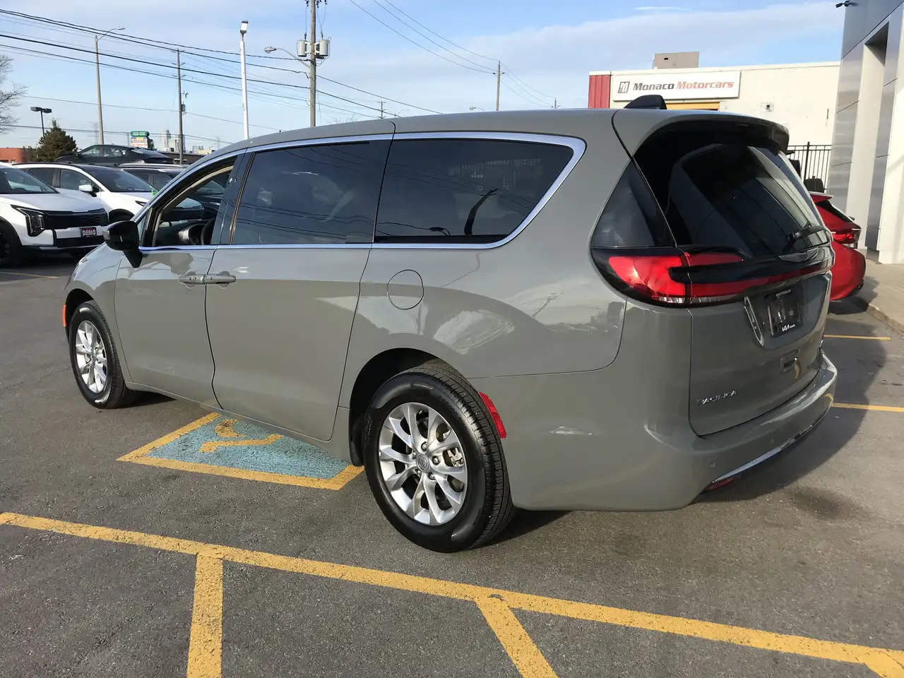 Chrysler Pacifica снимка Chrysler Pacifica