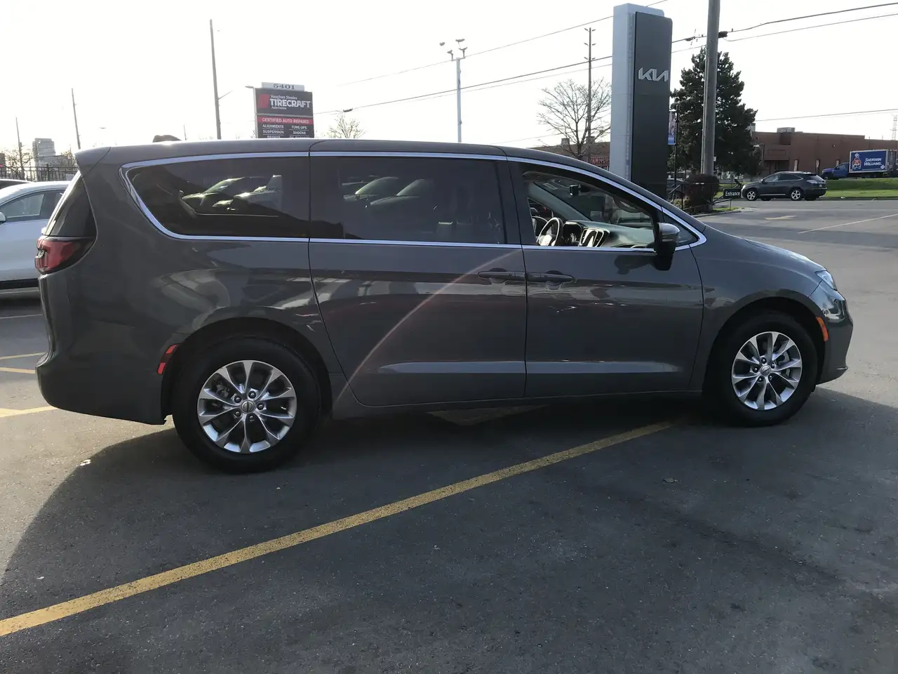 Chrysler Pacifica снимка Chrysler Pacifica