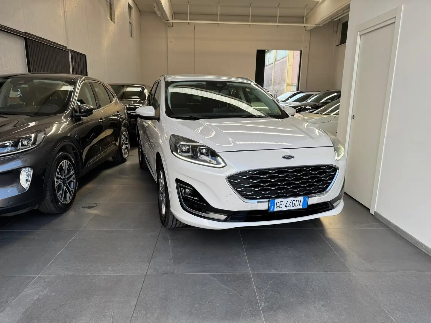 Ford Kuga III 2020 2.5 phev Vignale 2wd 225cv CVT Wit - 2