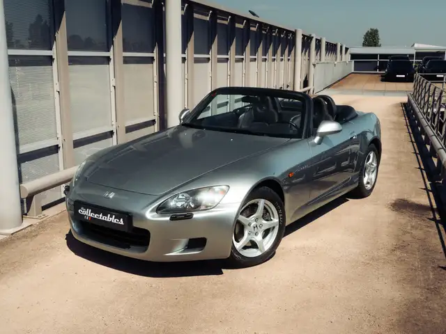 Honda S 2000 2.0i slechts 8.400km in nieuwstaat