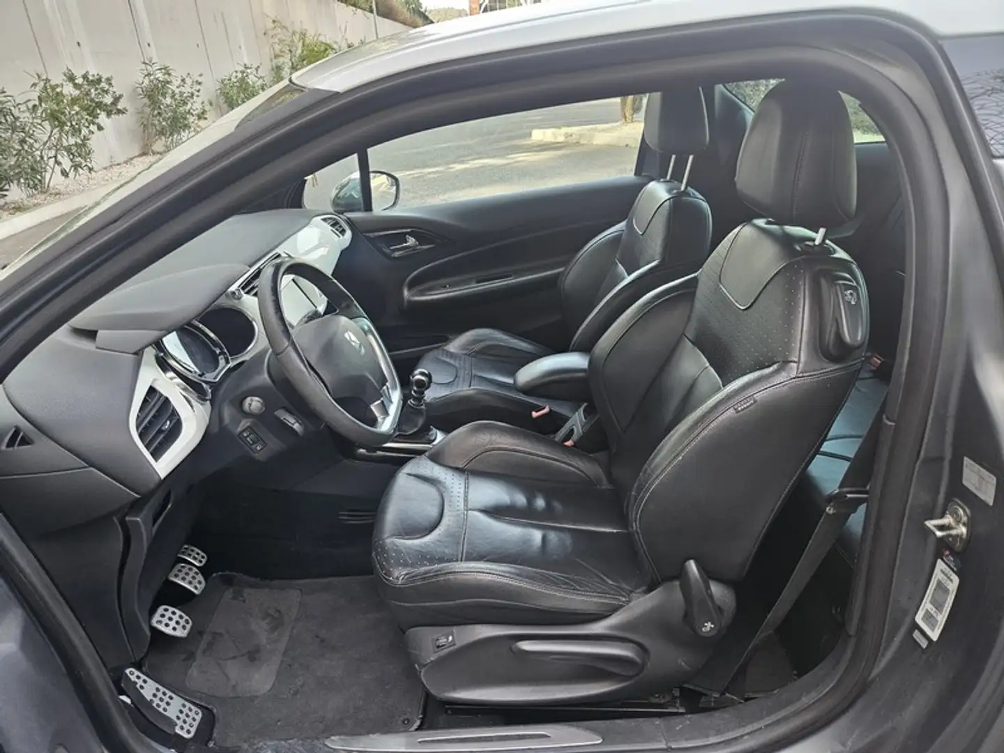 Citroen DS3 THP 155 Just Mat GAR 1 AN z - 2